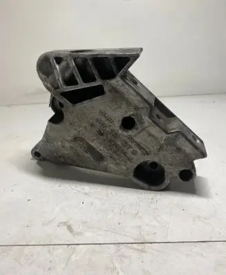 Skoda Octavia Mk2 (1Z) Engine mounting bracket 03G199207G V560KTS142