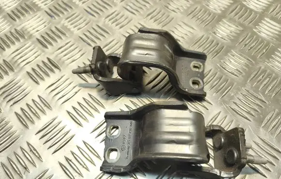 Volkswagen PASSAT B6 Tailgate/trunk/boot hinge 3C9827301D