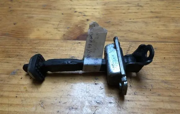 Chevrolet Nubira Rear door check strap stopper