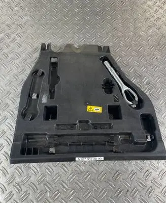 Mercedes-Benz Sprinter W907 W910 Tool set A9075460900