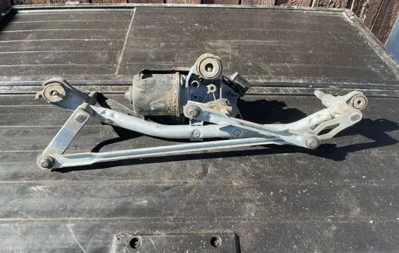 Peugeot 1007 Front wiper linkage and motor EUR0PA