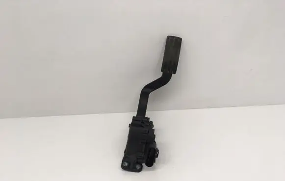 Ford Fusion Accelerator throttle pedal 2S619F836