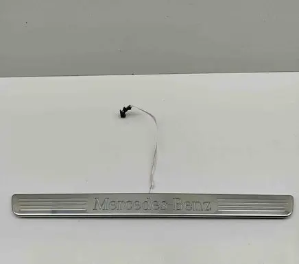Mercedes-Benz GLE W167 Front sill trim cover A1676800104 A1676861300