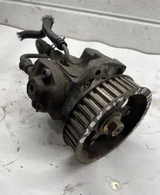 Toyota Avensis Verso Fuel injection high pressure pump 221000G010