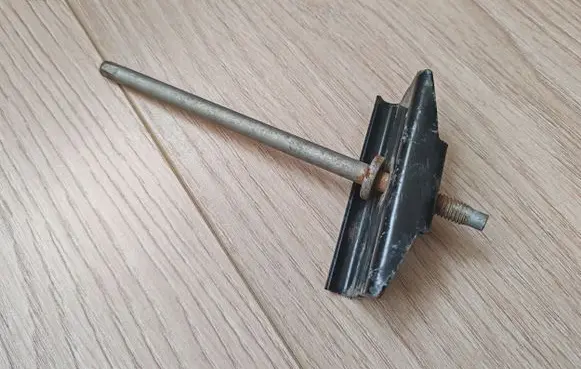 Peugeot 206+ Battery bracket 