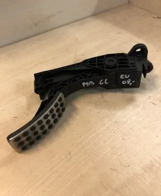 Mercedes-Benz GL X164 Accelerator throttle pedal A1643000004