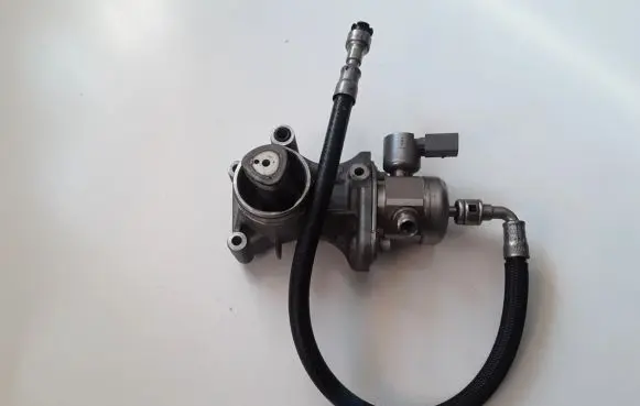 BMW 1 F20 F21 Fuel injection high pressure pump 7607159