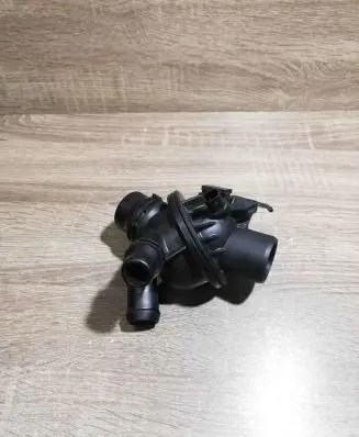 BMW 5 F10 F11 Thermostat 10106811 758062702