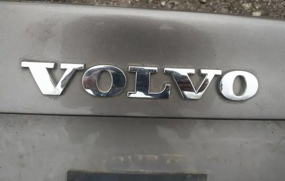 Volvo S80 Manufacturer badge logo/emblem 