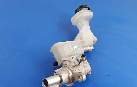 Nissan Qashqai Master brake cylinder