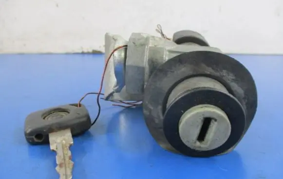 Opel Astra F Ignition lock 900692145