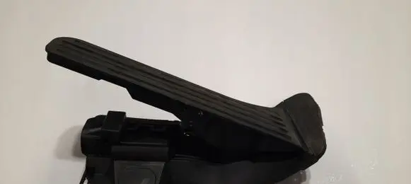 Volkswagen PASSAT B6 Accelerator throttle pedal 1K2721503M