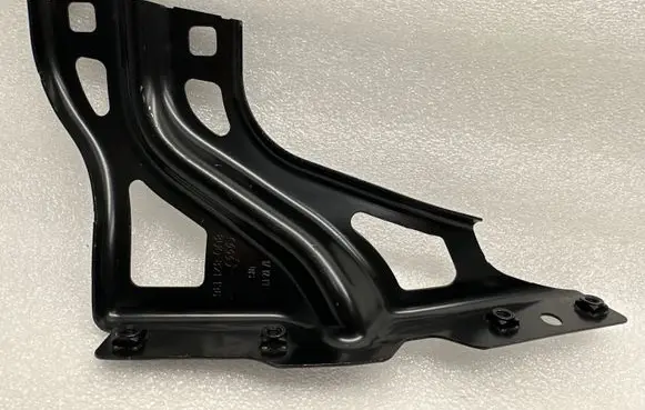 Audi Q3 8U Fender mounting bracket 8U0821136 Newpart