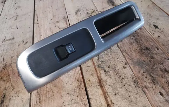 Volvo S40 Electric window control switch 8663815