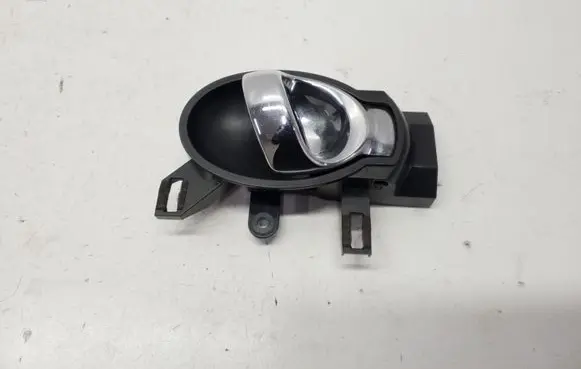 Nissan Juke I F15 Front door interior handle
