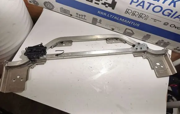 Volvo V60 Hybrid/electric vehicle battery bracket 