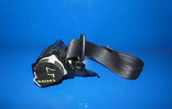 Mazda 3 II Rear seatbelt