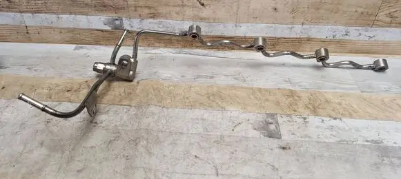 Toyota Corolla Verso AR10 Fuel injector supply line/pipe 