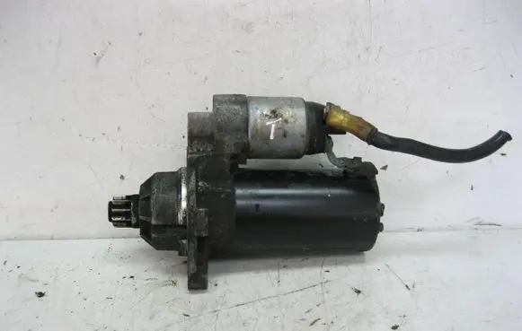 Volkswagen Golf V Starter motor 001123014