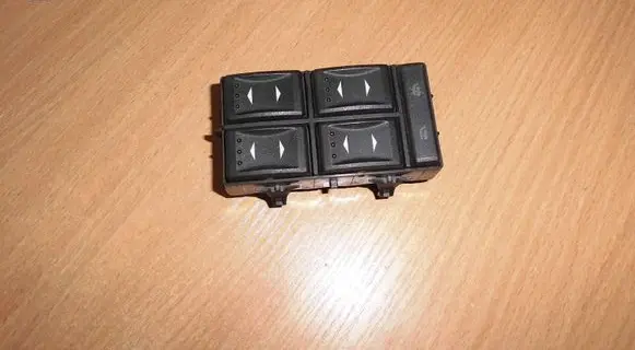 Ford Mondeo Mk III Electric window control switch 1S7T14A132BE 03163452