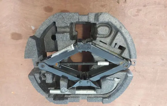Skoda Superb B8 (3V) Tool set 3V0012115D