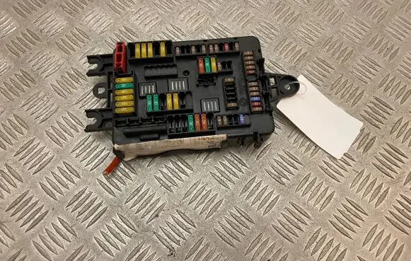 BMW 4 F36 Gran coupe Fuse module 9389070