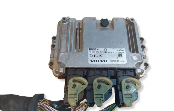 Volvo V50 Engine control unit/module ECU 0281016590 31272996AB