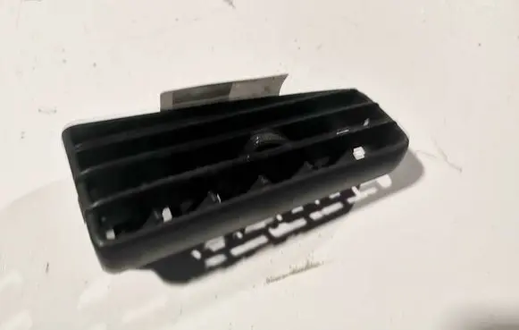 Volkswagen Golf III Dash center air vent grill