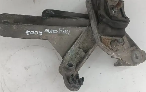 Renault Megane II Gearbox mounting bracket 8200043084 8200457080