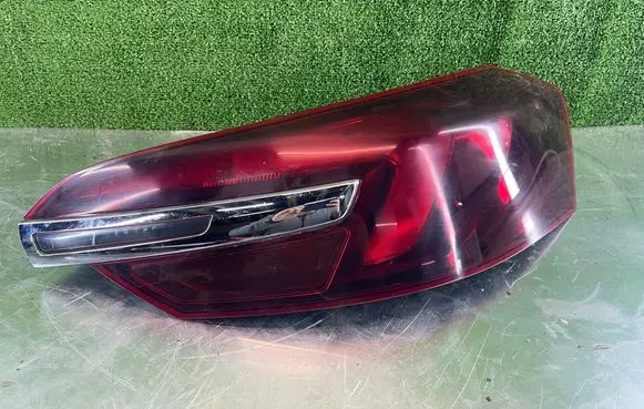 Tailgate rear/tail lights