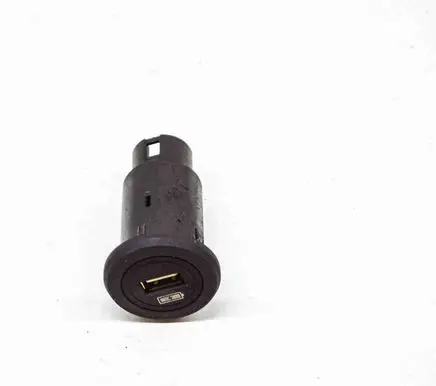 Jaguar I-Pace USB socket connector 