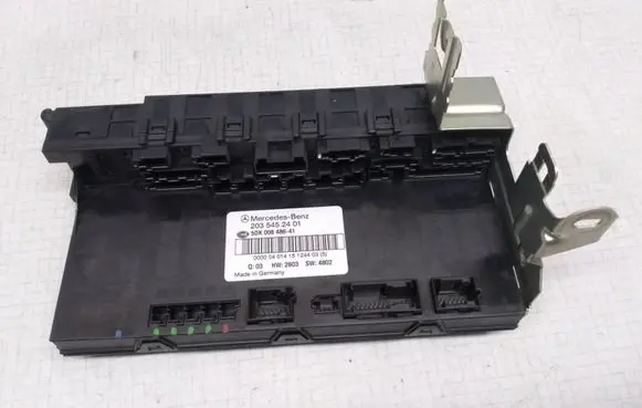Mercedes-Benz C W203 Fuse module 2035452401 5DK00848641