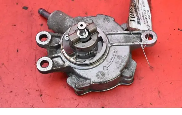 Toyota Auris E180 Vacuum pump ST839M1A