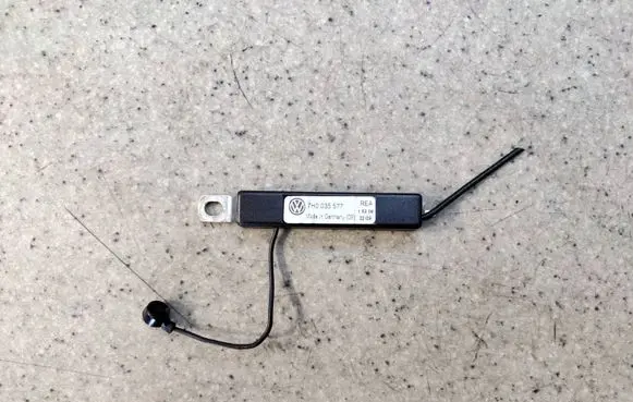 Volkswagen Transporter - Caravelle T5 Aerial antenna amplifier 7H003557737A 7H0035577
