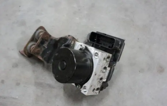Volkswagen Polo IV 9N3 ABS Pump 6Q0907379AF