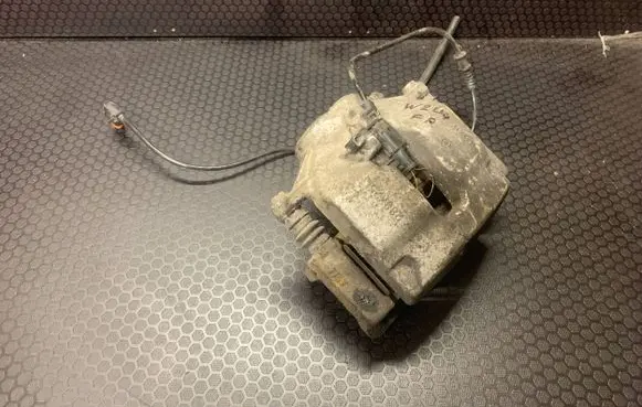 Mercedes-Benz C W204 Front brake caliper 40548