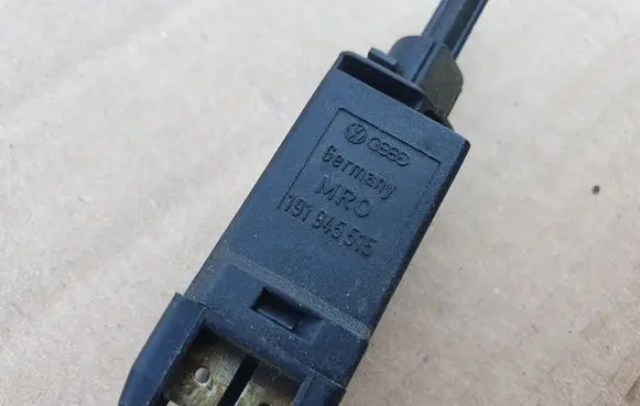 Volkswagen Golf I Brake pedal sensor switch 191945515