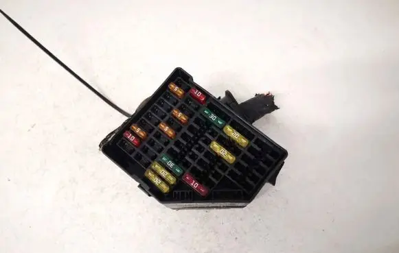 Volkswagen PASSAT B6 Fuse box set