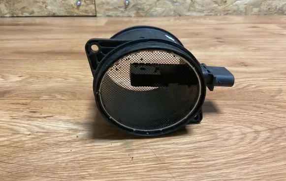 BMW 5 E60 E61 Mass air flow meter F00C2G7041