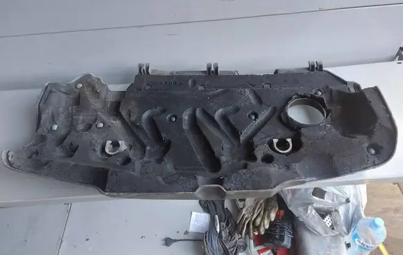 Volvo V70 Engine cover (trim) 30757535