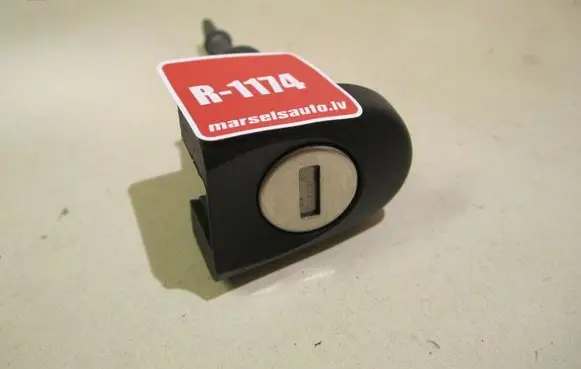 Volkswagen Touran I Front door lock (next to the handle) 1T0837167B
