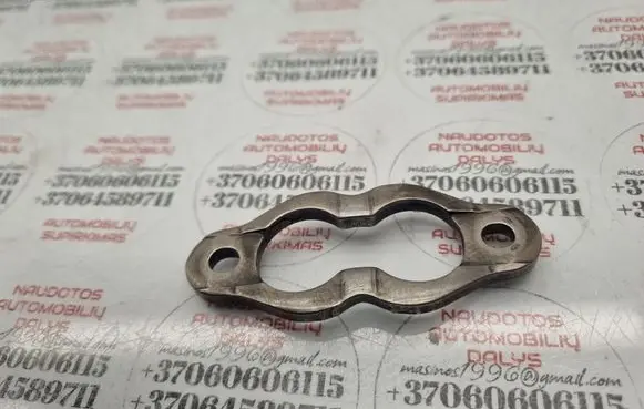 Volkswagen Touareg I Fuel Injector clamp holder 