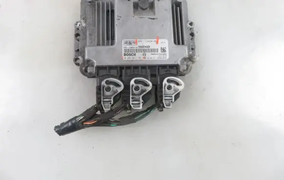 Ford Focus Engine control unit/module 6M5112A650NB