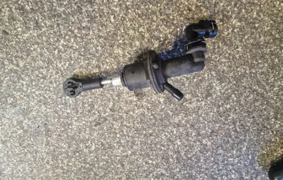 Clutch slave cylinder