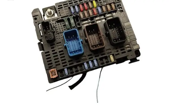 Peugeot 308 Fuse module 9807091580 9674917380