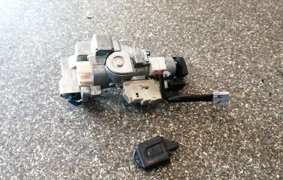 Nissan X-Trail T30 Ignition lock