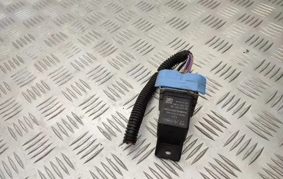Ford Focus Glow plug pre-heat relay 9803299780