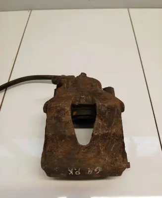 Volkswagen Golf IV Front brake caliper