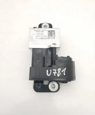 Porsche Taycan 9J1 Air conditioning (A/C) expansion valve 4M0816682