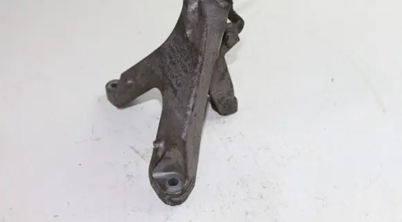 Volkswagen Touareg I Engine mounting bracket 8E0199308AF